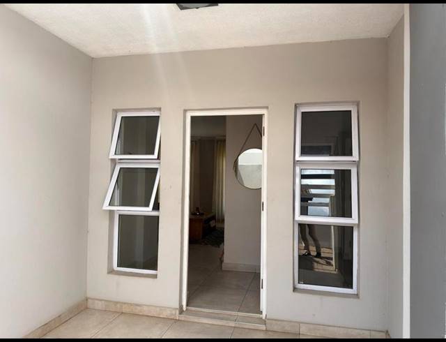 4 BEDROOM TOWNHOUSE FOR SALE IN THATCHFIELD